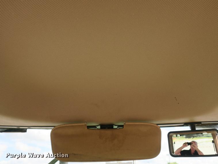 image for item DB8994 John Deere 7210 tractor