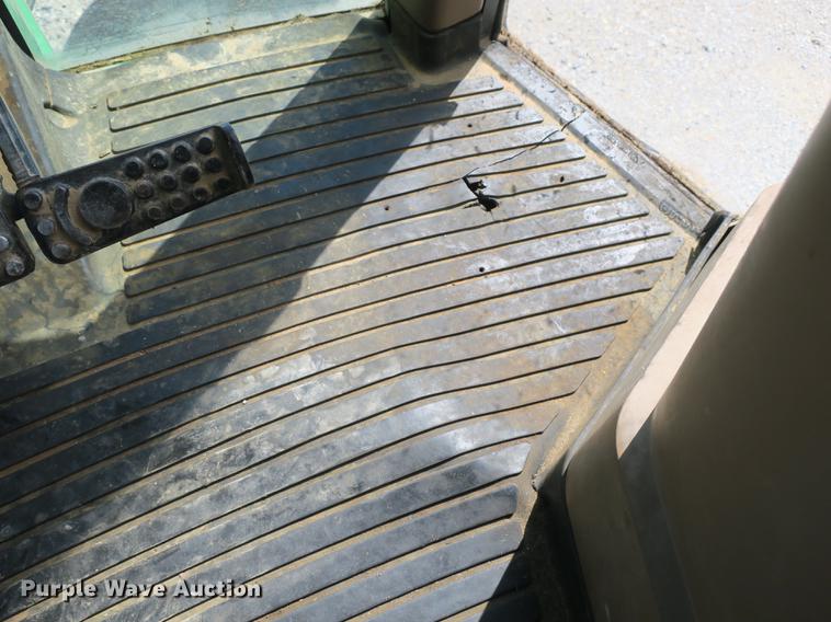 image for item DB8994 John Deere 7210 tractor