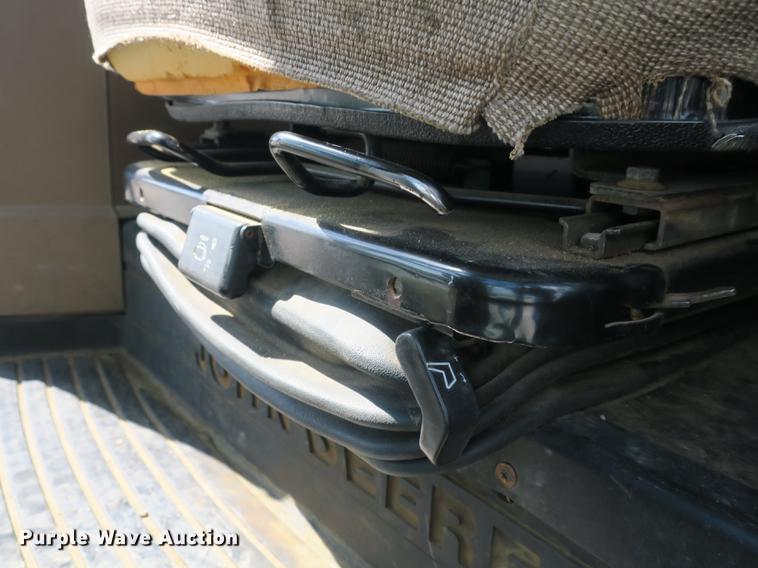 image for item DB8994 John Deere 7210 tractor