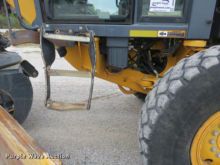 image for item DB8995 2012 John Deere 770GP motor grader