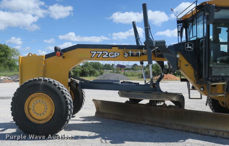 image for item DB8997 2012 John Deere 772GP motor grader