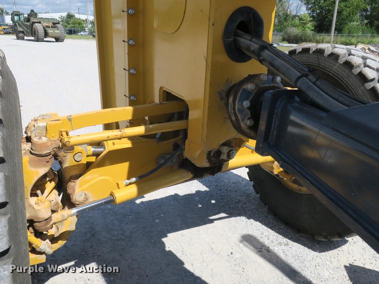 image for item DB8997 2012 John Deere 772GP motor grader