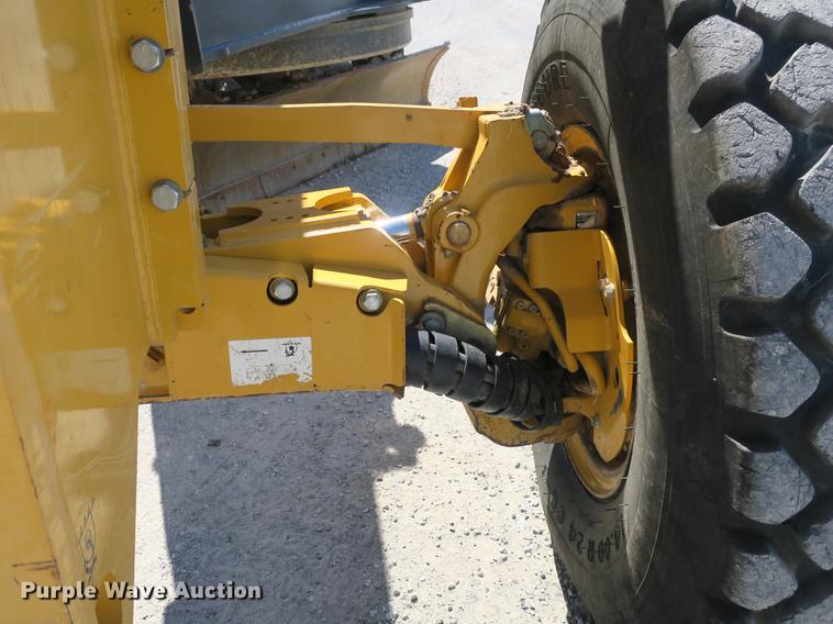 image for item DB8997 2012 John Deere 772GP motor grader