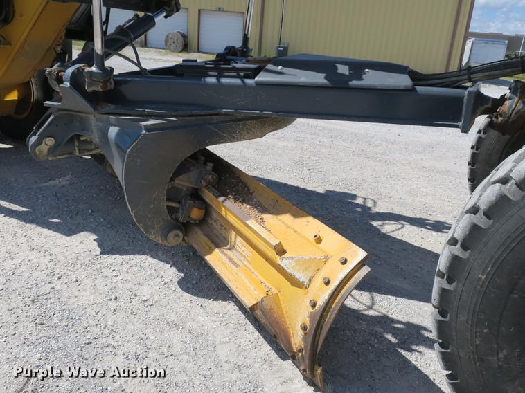 image for item DB8997 2012 John Deere 772GP motor grader
