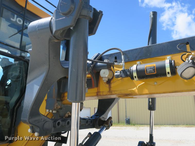 image for item DB8997 2012 John Deere 772GP motor grader