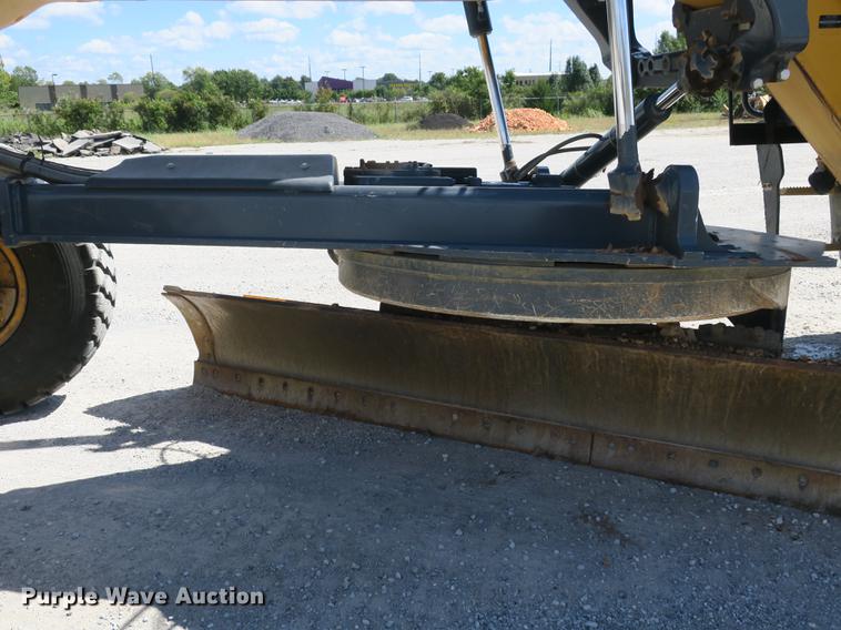 image for item DB8997 2012 John Deere 772GP motor grader