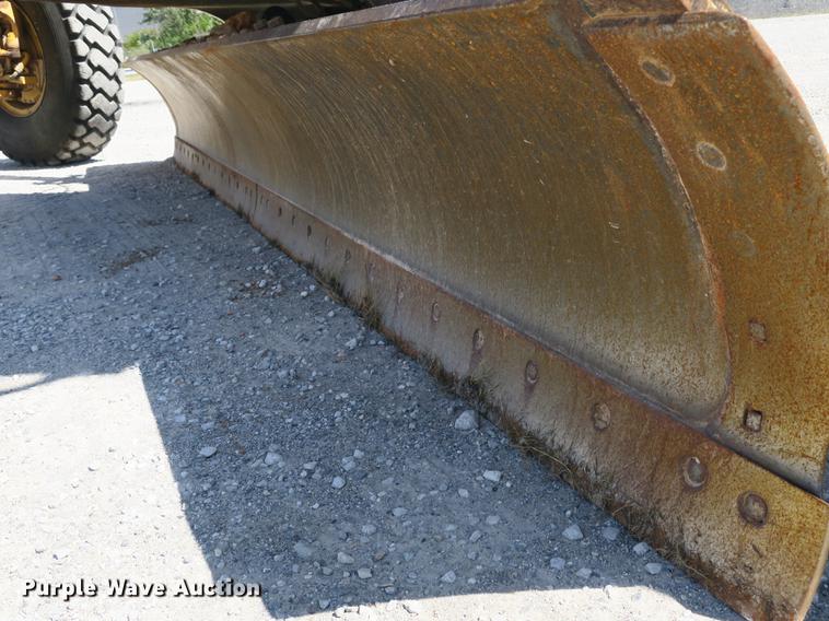 image for item DB8997 2012 John Deere 772GP motor grader