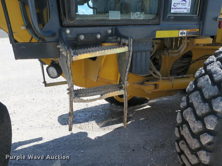 image for item DB8997 2012 John Deere 772GP motor grader