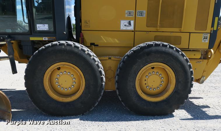 image for item DB8997 2012 John Deere 772GP motor grader