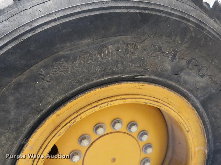 image for item DB8997 2012 John Deere 772GP motor grader