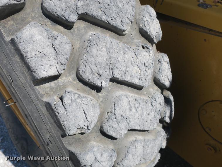 image for item DB8997 2012 John Deere 772GP motor grader