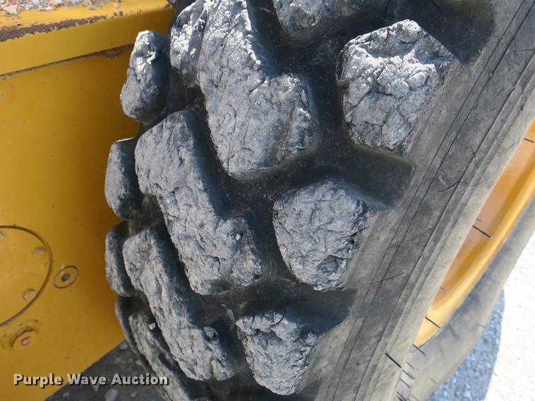 image for item DB8997 2012 John Deere 772GP motor grader