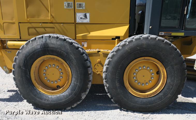 image for item DB8997 2012 John Deere 772GP motor grader