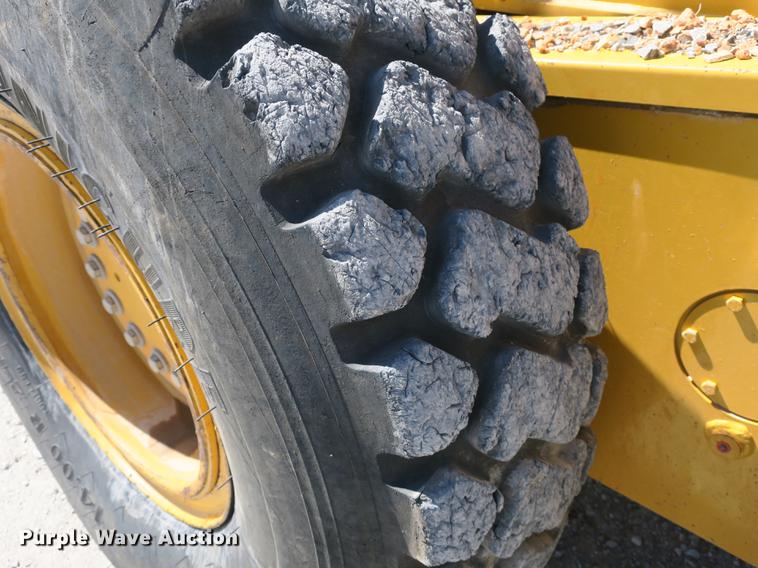 image for item DB8997 2012 John Deere 772GP motor grader