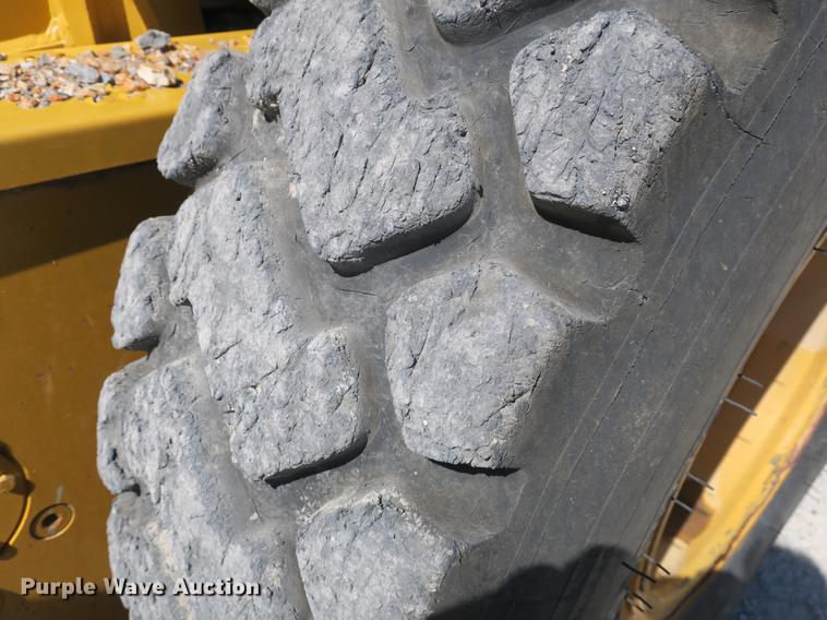 image for item DB8997 2012 John Deere 772GP motor grader