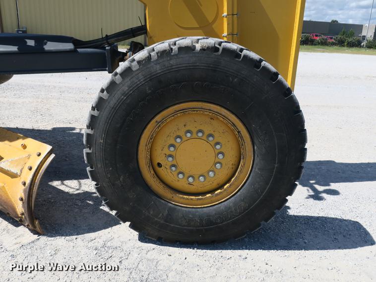 image for item DB8997 2012 John Deere 772GP motor grader