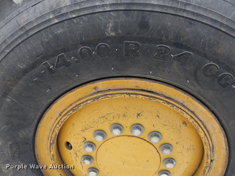 image for item DB8997 2012 John Deere 772GP motor grader