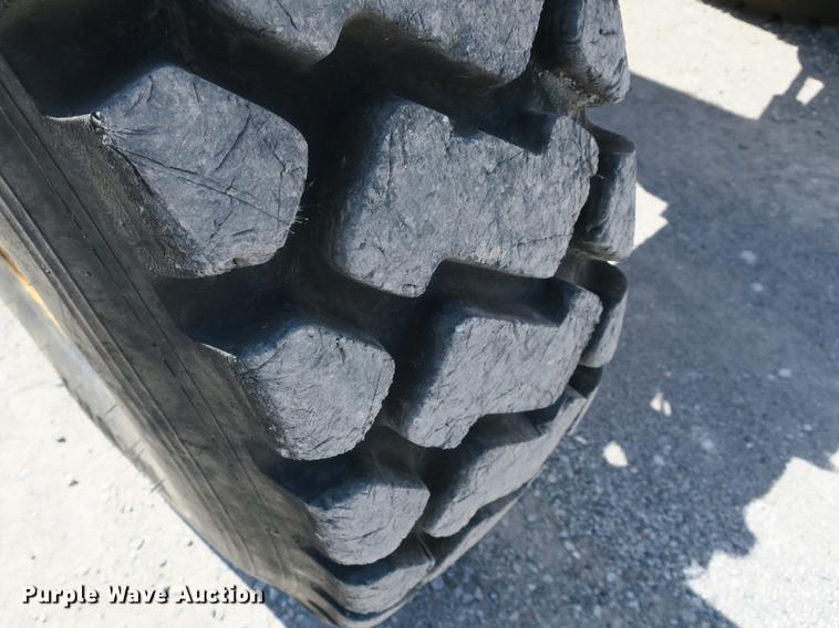 image for item DB8997 2012 John Deere 772GP motor grader