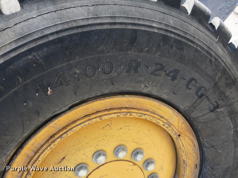 image for item DB8997 2012 John Deere 772GP motor grader