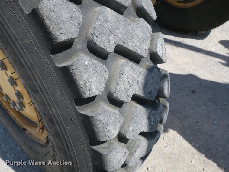 image for item DB8997 2012 John Deere 772GP motor grader