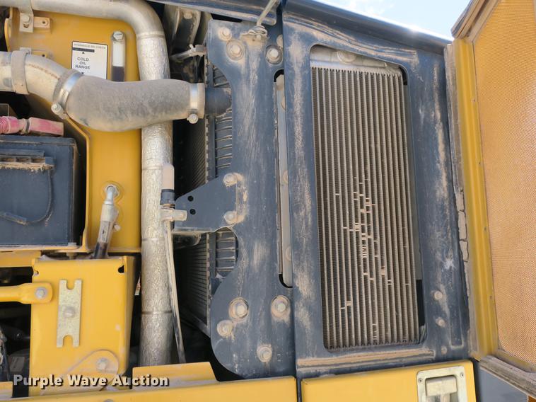 image for item DB8997 2012 John Deere 772GP motor grader
