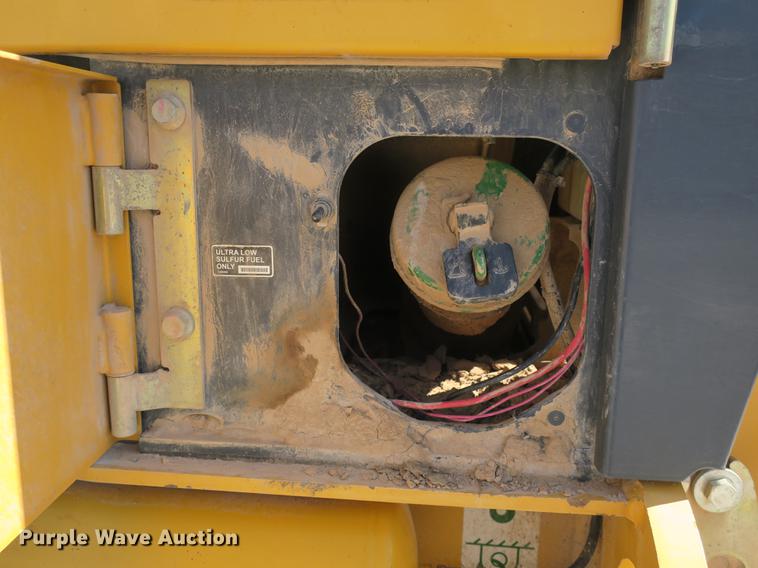 image for item DB8997 2012 John Deere 772GP motor grader