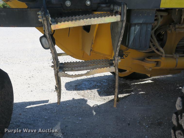 image for item DB8997 2012 John Deere 772GP motor grader