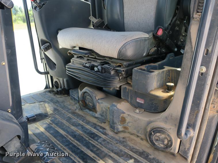 image for item DB8997 2012 John Deere 772GP motor grader