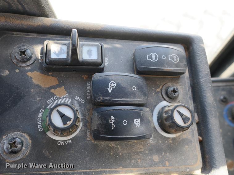 image for item DB8997 2012 John Deere 772GP motor grader