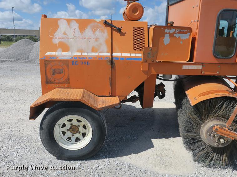 image for item DB8998 Broce RC300 broom