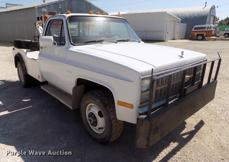 image for item DB9108 1985 Chevrolet Custom Deluxe K30 tow truck