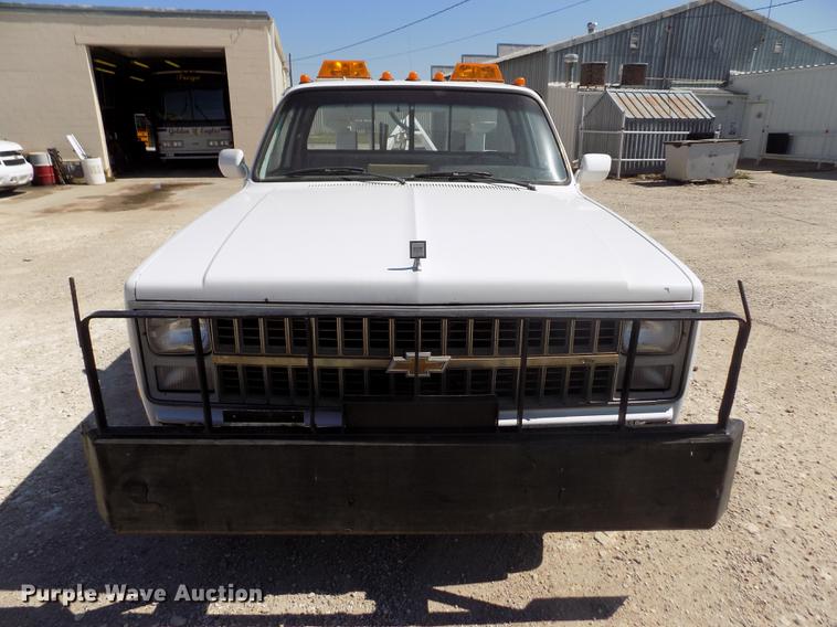 image for item DB9108 1985 Chevrolet Custom Deluxe K30 tow truck