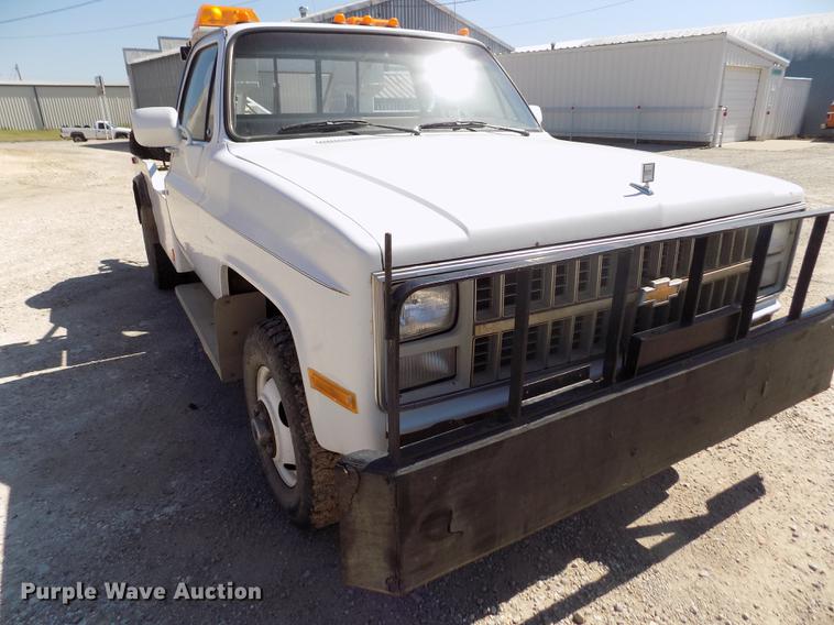image for item DB9108 1985 Chevrolet Custom Deluxe K30 tow truck