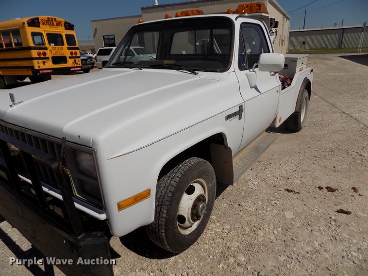 image for item DB9108 1985 Chevrolet Custom Deluxe K30 tow truck