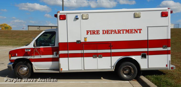 image for item DB9337 1997 Ford Econoline E450 Super Duty ambulance