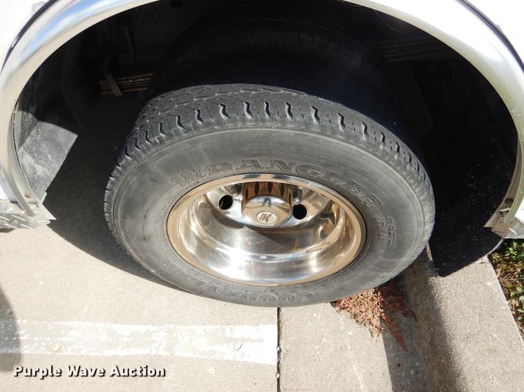 image for item DB9337 1997 Ford Econoline E450 Super Duty ambulance