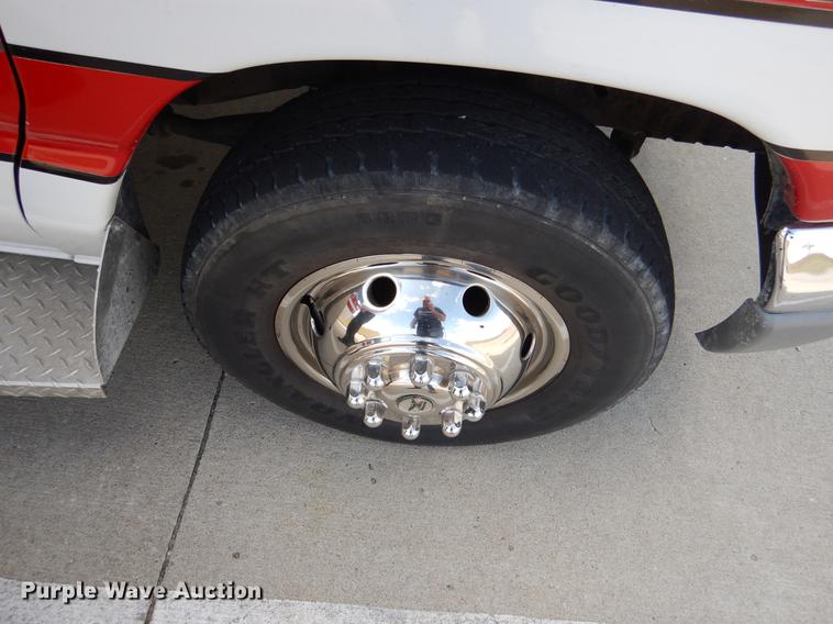 image for item DB9337 1997 Ford Econoline E450 Super Duty ambulance