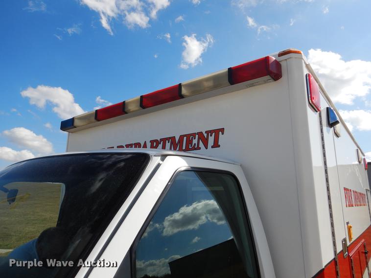 image for item DB9337 1997 Ford Econoline E450 Super Duty ambulance