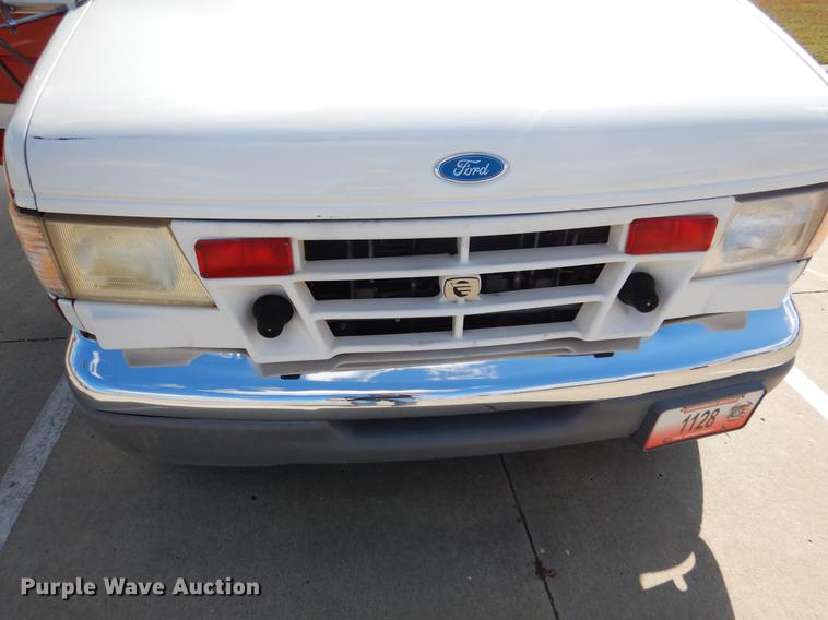 image for item DB9337 1997 Ford Econoline E450 Super Duty ambulance