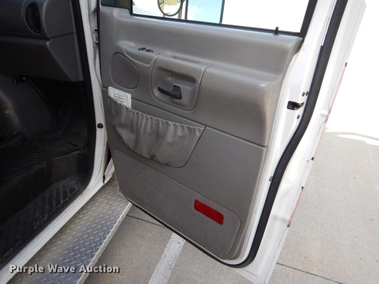 image for item DB9337 1997 Ford Econoline E450 Super Duty ambulance