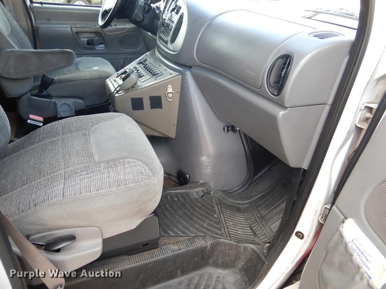 image for item DB9337 1997 Ford Econoline E450 Super Duty ambulance