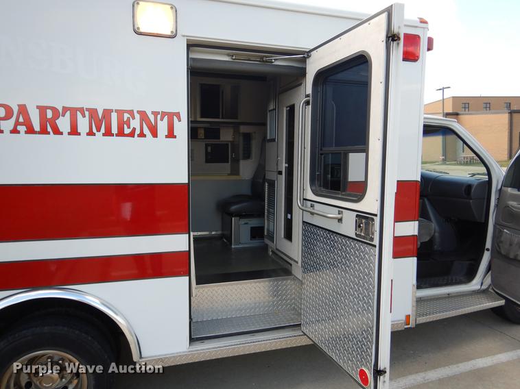 image for item DB9337 1997 Ford Econoline E450 Super Duty ambulance