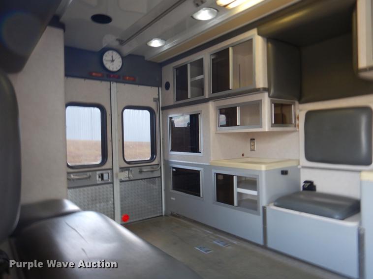 image for item DB9337 1997 Ford Econoline E450 Super Duty ambulance