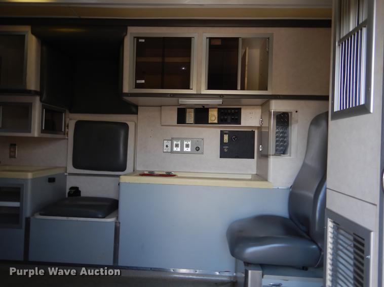 image for item DB9337 1997 Ford Econoline E450 Super Duty ambulance