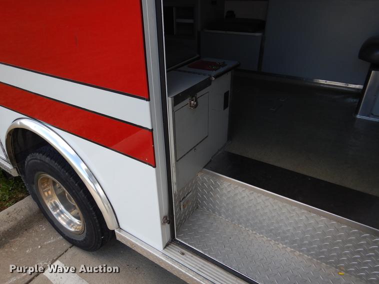 image for item DB9337 1997 Ford Econoline E450 Super Duty ambulance