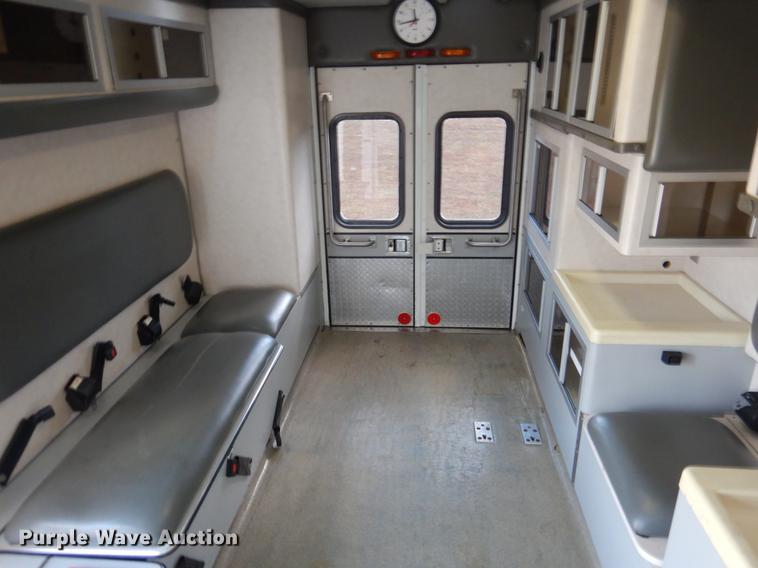 image for item DB9337 1997 Ford Econoline E450 Super Duty ambulance