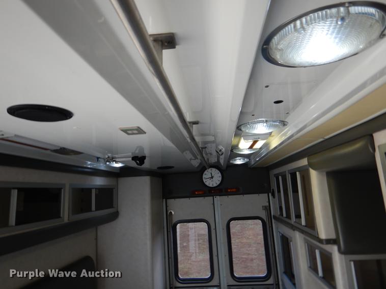 image for item DB9337 1997 Ford Econoline E450 Super Duty ambulance