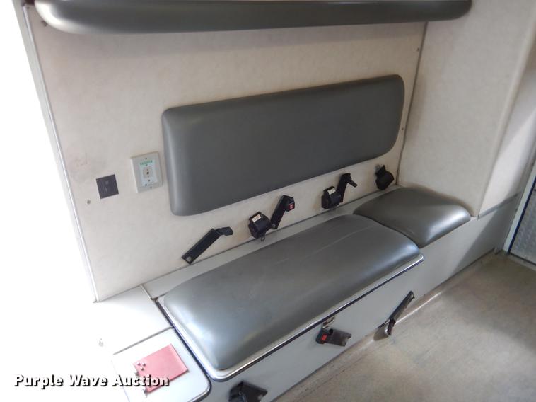 image for item DB9337 1997 Ford Econoline E450 Super Duty ambulance