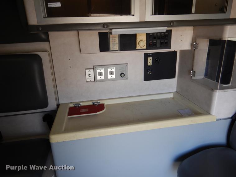 image for item DB9337 1997 Ford Econoline E450 Super Duty ambulance