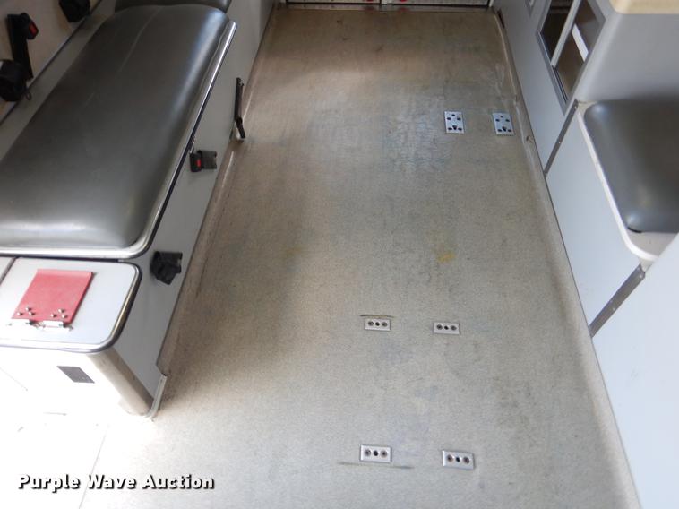 image for item DB9337 1997 Ford Econoline E450 Super Duty ambulance